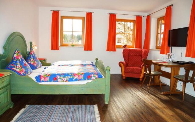 Seehotel und Appartements Schnöller