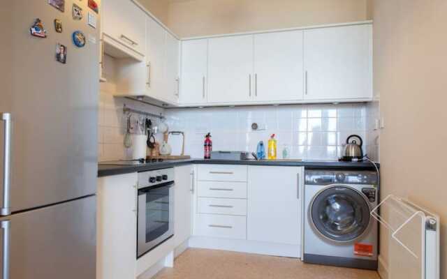 2 Bedroom Flat By The Sea