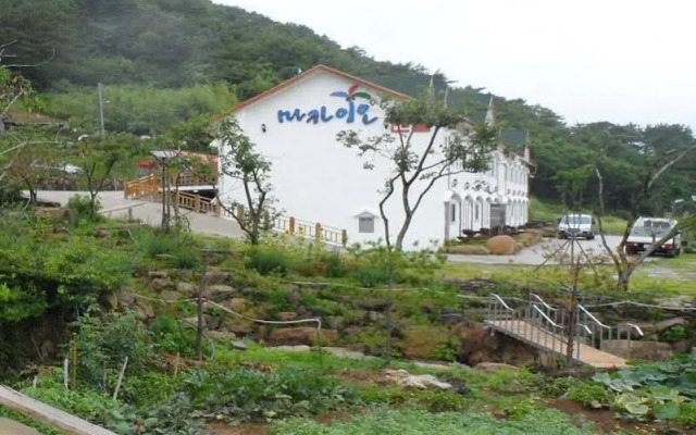 Tongyoung Macaio Pension