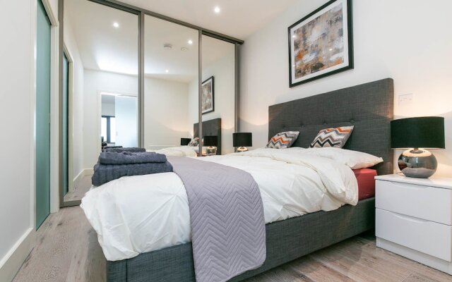 Deluxe Heathrow Apartments & Parking