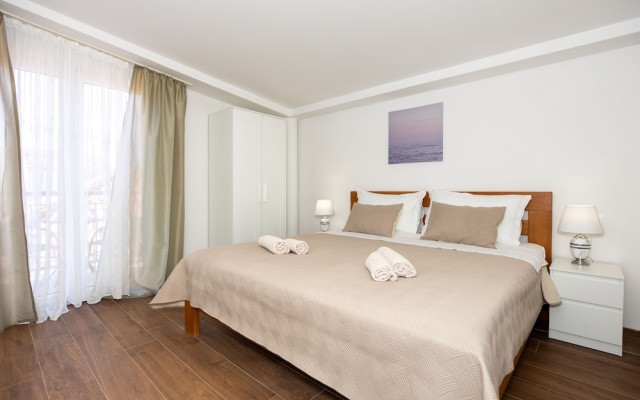 Lovely 1 Bedroom Apartment