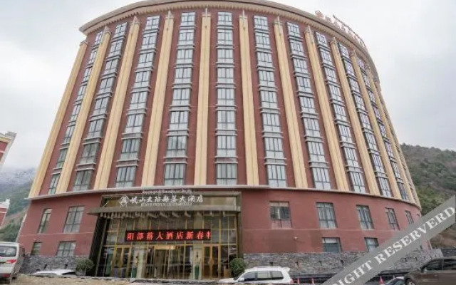 Minshan Sun Tribe Hotel