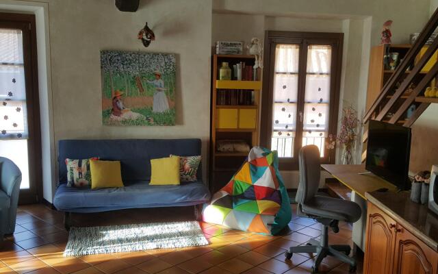 Appealing holiday home in Crone with terrace