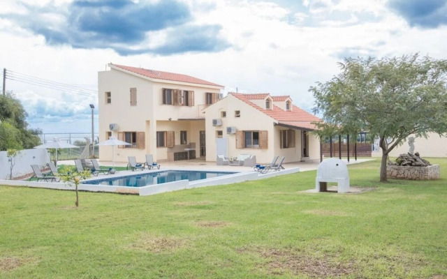 Villa Luna AQ Kr01 Prkr01