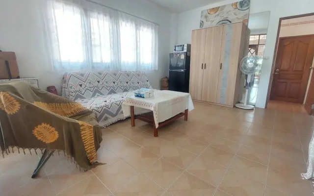 Krisada Beach Resort