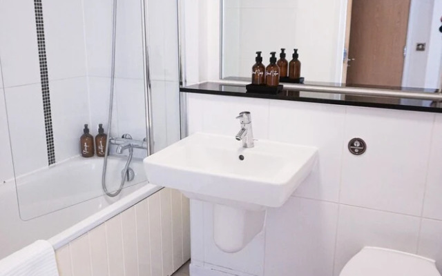 City Centre Apartment - Free Parking, Wifi & Netflix