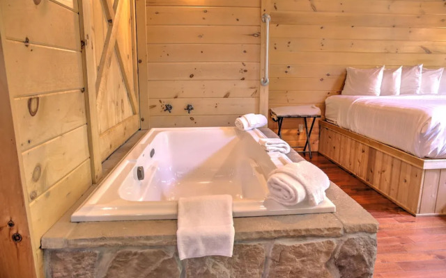 Pine Cove Lodging