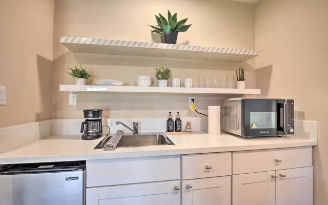 Los Angeles Suite ~ 7 Mi to Venice Beach!