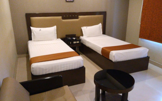 FabHotel Santhome Inn