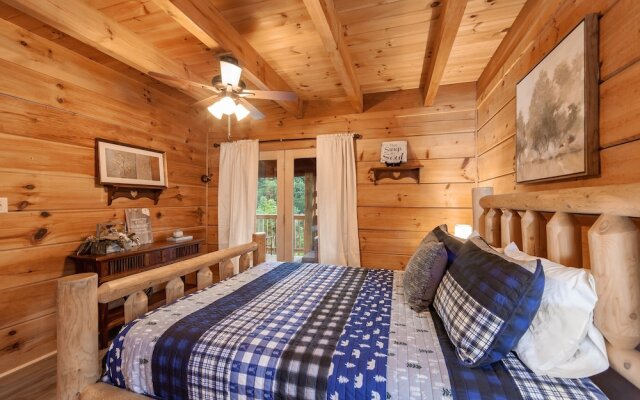 Pappy's Peak 2 Bedroom Cabin by RedAwning
