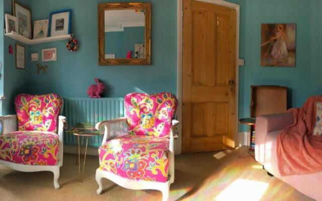 Charming 4BD Semi Detached Home Hastings