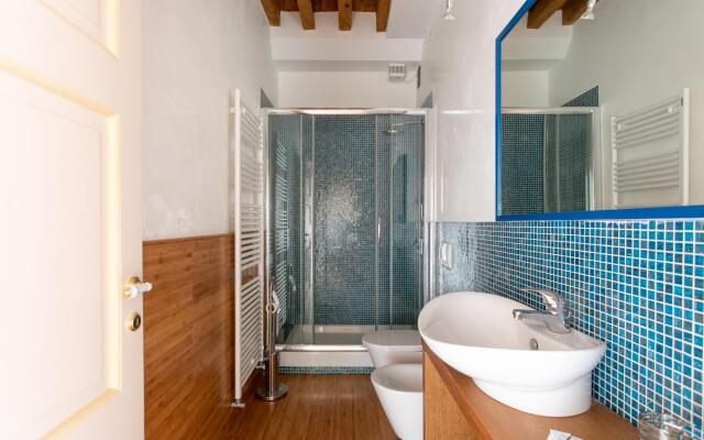 Wondrous Palazzetto 1619 in Magical Burano Island