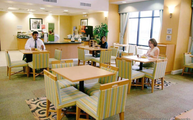 Hampton Inn And Suites Madera