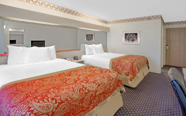 Microtel Inn & Suites by Wyndham Janesville