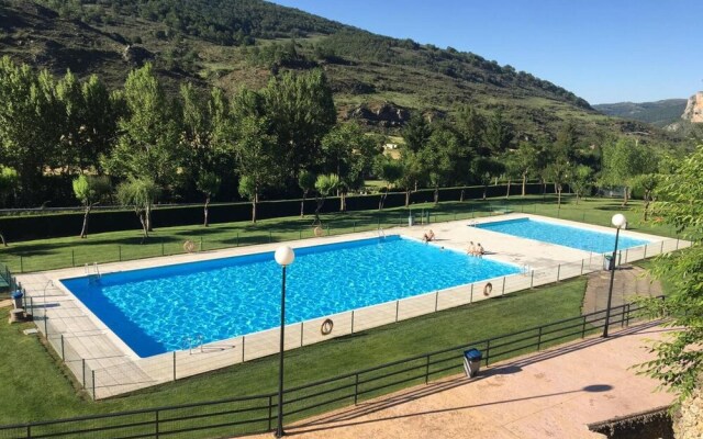 Apartment with 2 Bedrooms in Zorraquín, with Private Pool And Wifi - 19 Km From the Slopes