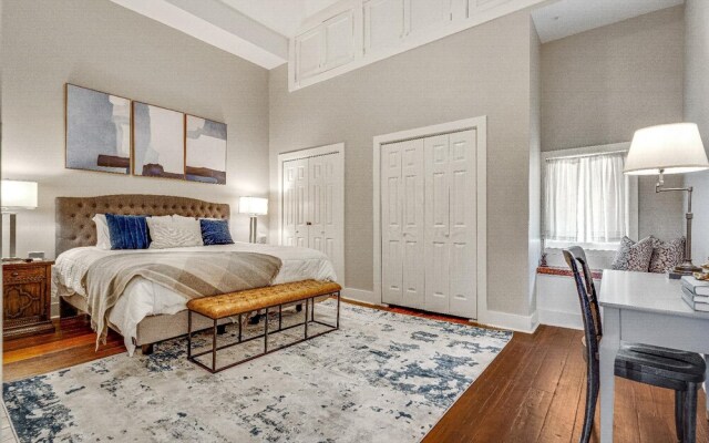 Luxurious Lower Garden District Condo w/ Balcony!