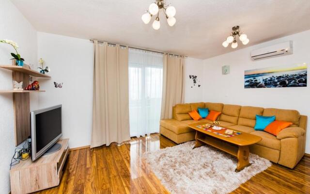 MARISKA - with swimming pool - A2(6+2)