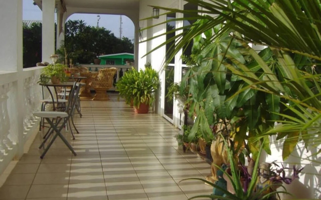 Yoli's Bed & Breakfast