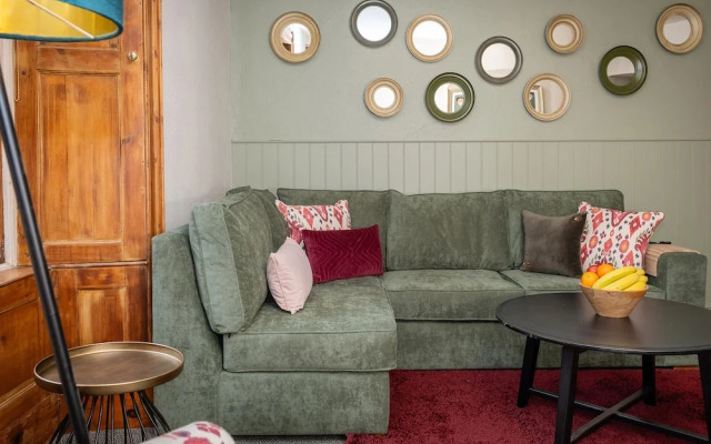 Watermouth Castle, Rhododendron Apartment