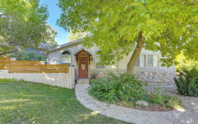 Near Red Rocks: Golden Getaway w/ Deck!