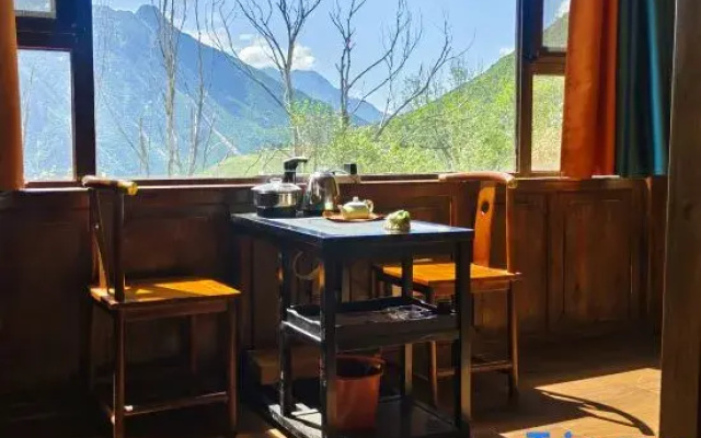 Jiaju Zangzhai Ajiacuo B&B