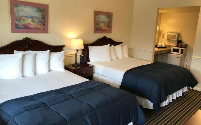Monterey Pines Inn