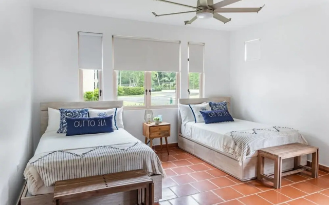 Upscale Villa in Gated Community Beach Access Yari