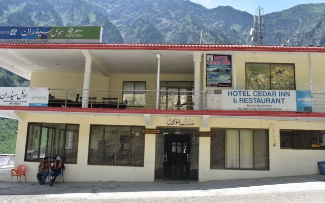 Hotel Cedar Inn
