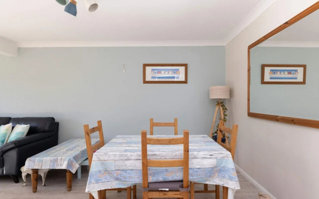 Seaside Retreat - Five Minutes to Beach Village