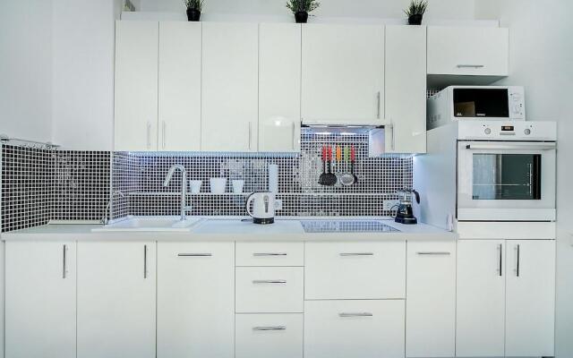 Home4day Sunny City Central Flat