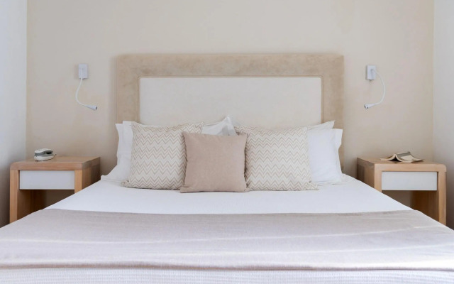 Aella Residence