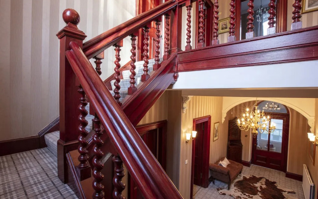 Newton Manor House -7 Bedroom House