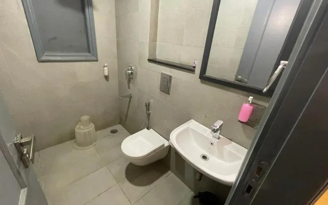 Saltstayz Express - Golf Course Road & DLF Phase-1