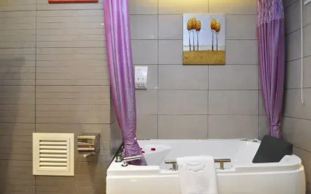 Qujing Yishi Yihe Hotel (Cuifeng Road, Qilin District)