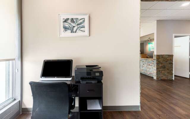 Quality Inn & Suites Vandalia near I-70 and Hwy 51
