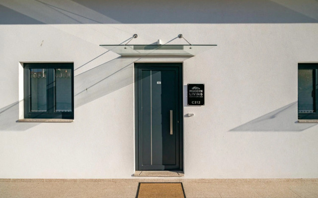 WHome Riverside View Premium Apartment w/ AC & Terrace