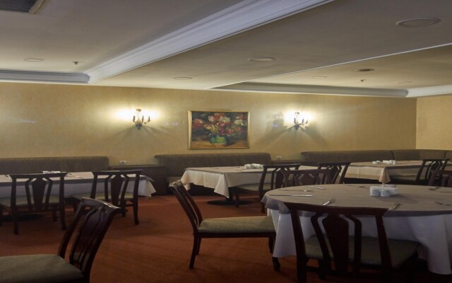 Grand Mir Hotel