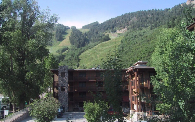 Lift One Condominiums
