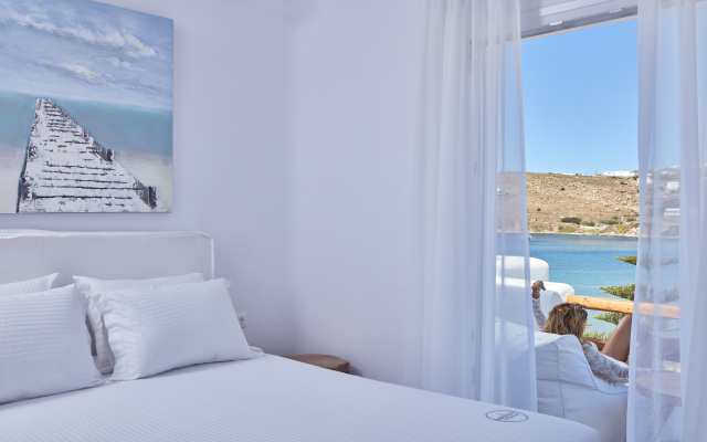 Mykonos Waves Beach House & Suites