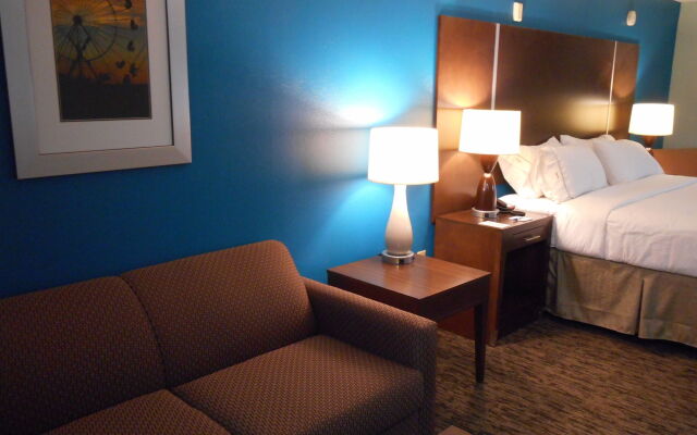 Holiday Inn Express & Suites - North Carmel / Westfield by IHG
