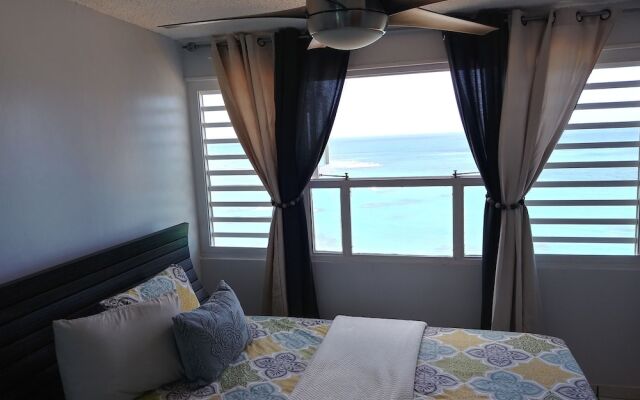 Breezy Beachfront apt. View of Paradise