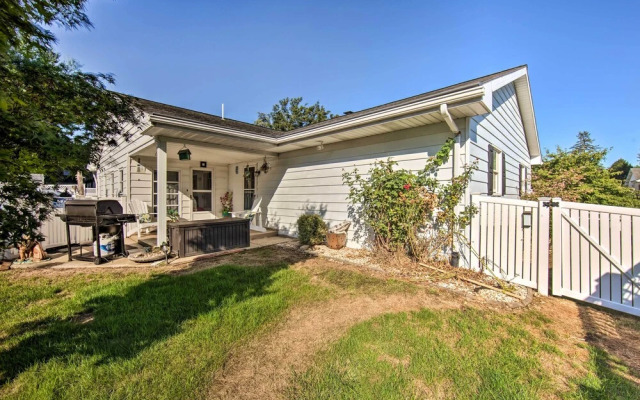 Spacious Palmyra Home w/ Fire Pit & Deck!