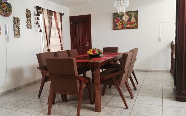 Lia Ajijic - Lakeside B&B