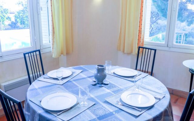 Castel Haussmann 15536