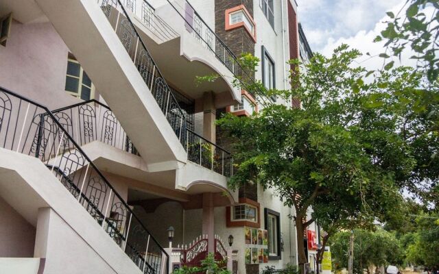 OYO 6144 Hotel M Plaza