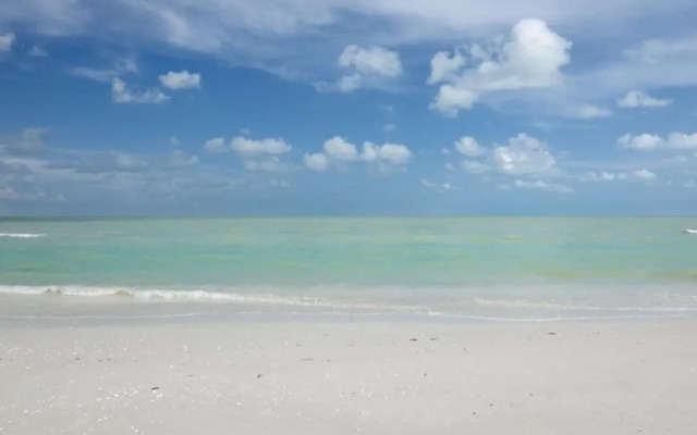 Loggerhead 282 2 Bedroom Condo by RedAwning