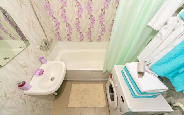 Пять звезд на Мира 94