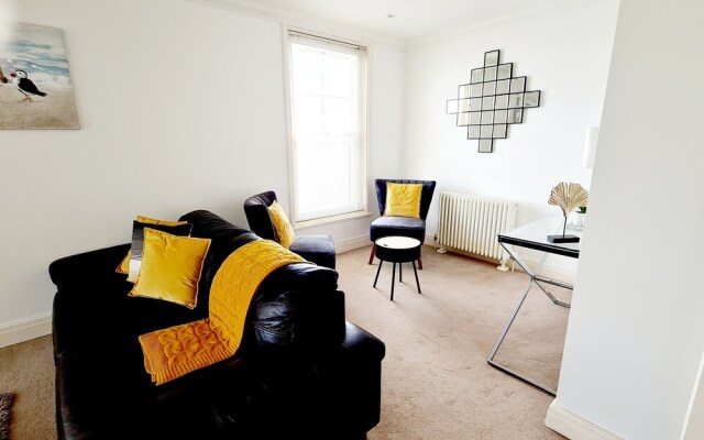 Off the Hook - Luxury Beach Apartment - Sleeps 4