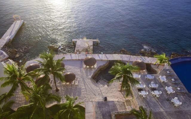 El Cantil Condominiums