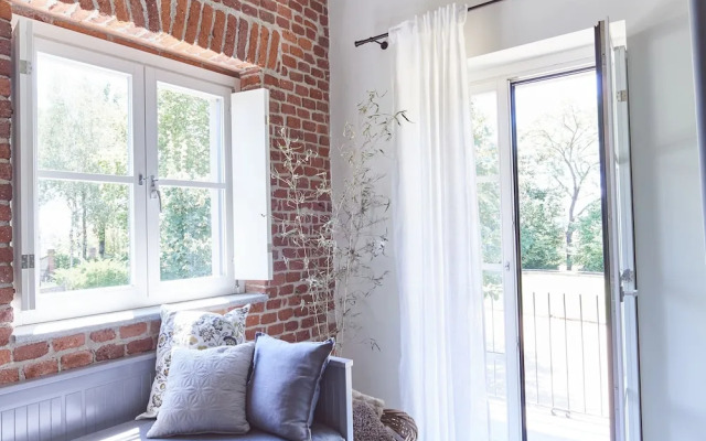 AQVAE Unconventional Country House